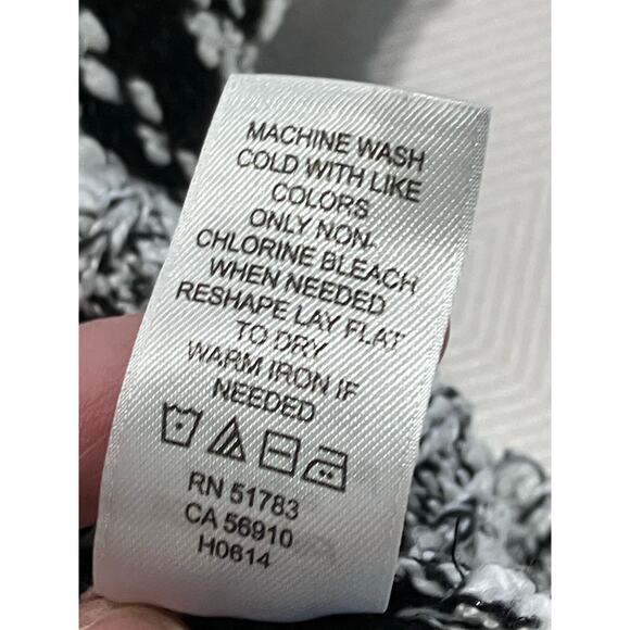 Maurices Black & White Pullover Sweater Size 2 Round Neck Long Sleeve Lace Trim - Picture 8 of 9